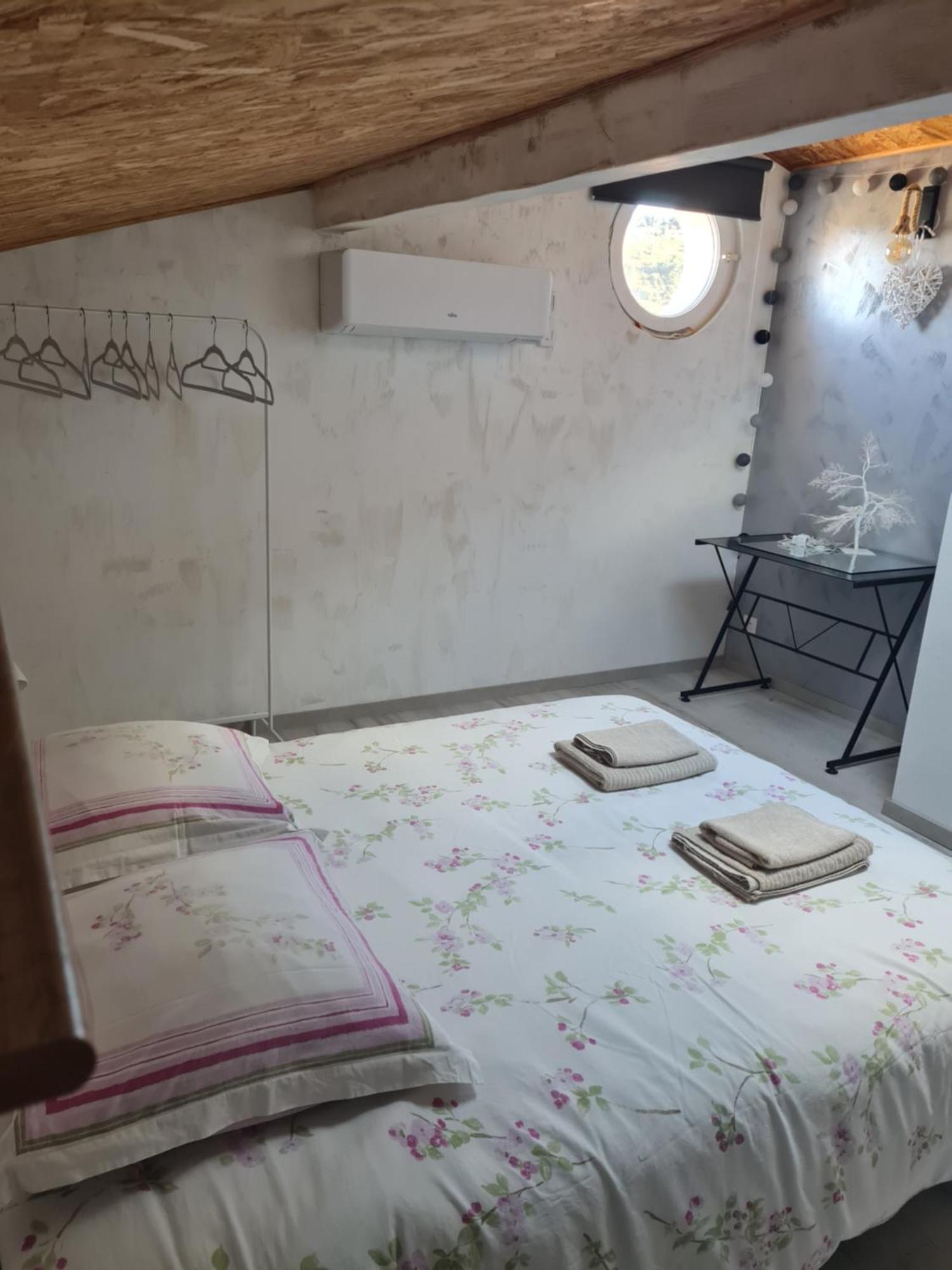 Maison Classee 2 Etoiles Proche Du Lac Du Salagou เกลมง-เอลดลโรลท์ ภายนอก รูปภาพ