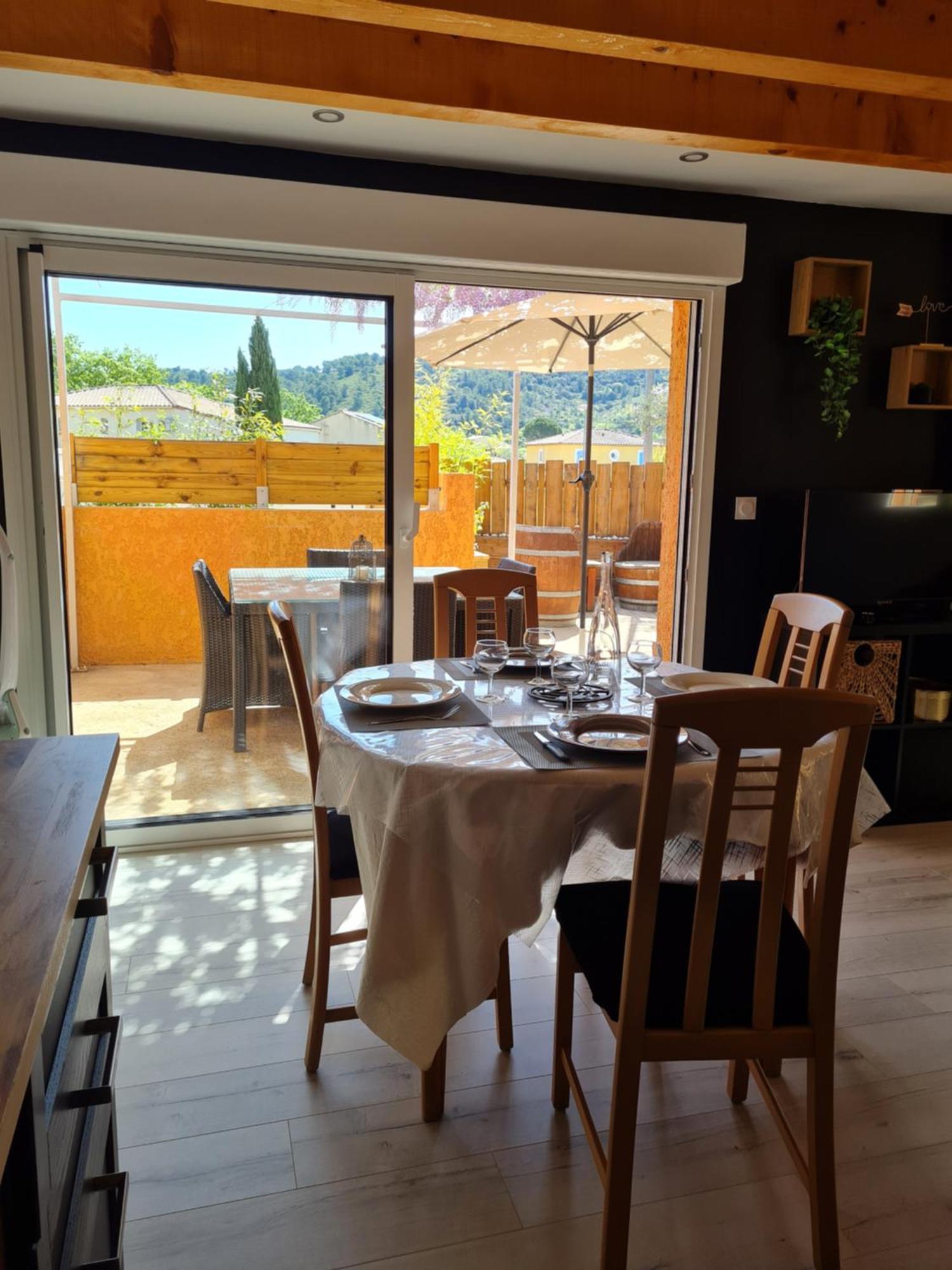 Maison Classee 2 Etoiles Proche Du Lac Du Salagou เกลมง-เอลดลโรลท์ ภายนอก รูปภาพ